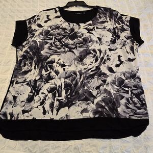 Apt. 9, Size 1X Black & White Print Short Sleeve Top (Like New)